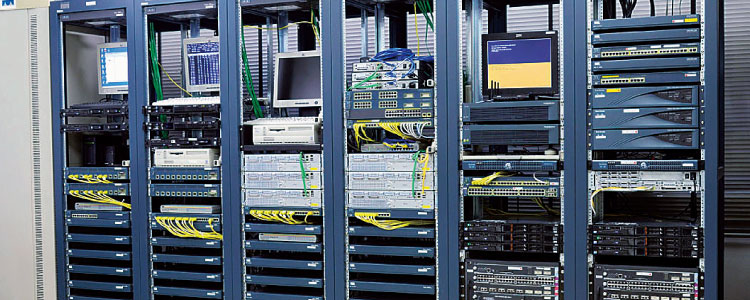 他校にはない本格機材を導入！充実したネットワーク実習室